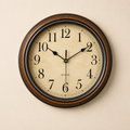 Klassische Holzwanduhr – leises Uhrwerk & zeitlose Wanddekoration