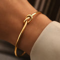 Pulsera de oro con eslabones retorcidos