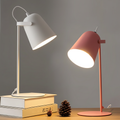 Färgglad Skrivbordslampa med Skandinavisk Design