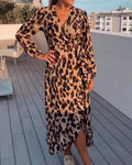 Elegante vestido con estampado de leopardo y escote en V - cómodo e ideal para cualquier ocasión